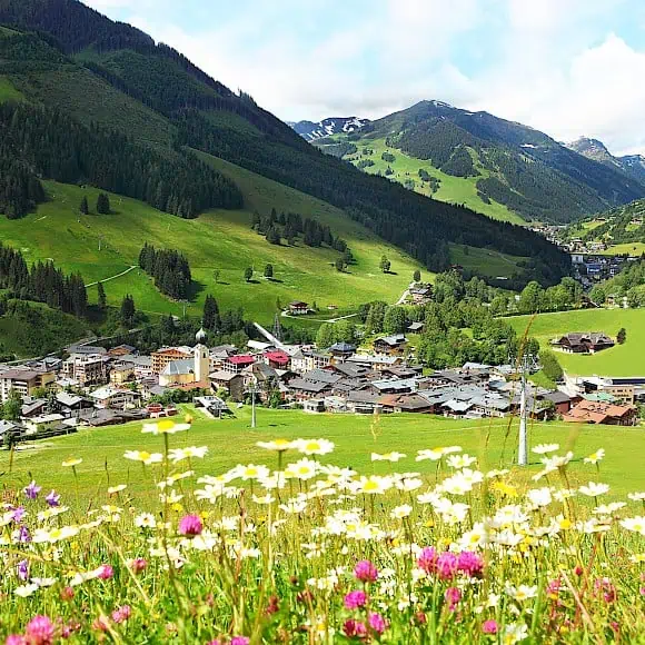 saalbach-sommer-ort-c-saalbach_com--dietmar-sochor.580x580.jpg