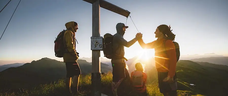 wandern-_-hiking-in-saalbach-hinterglemm.900x380.jpg