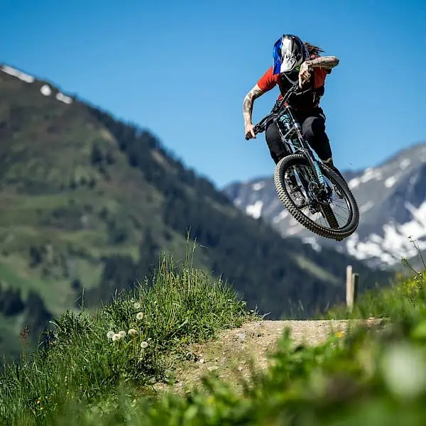 pro-line-2021-c-saalbach_com--nathan-hughes.600x600.jpg